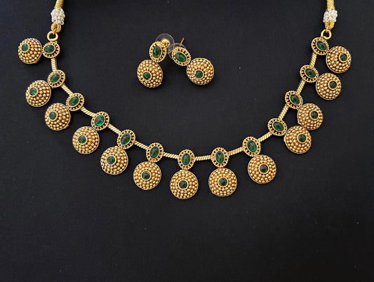 Short chain with stones Mandira Silks