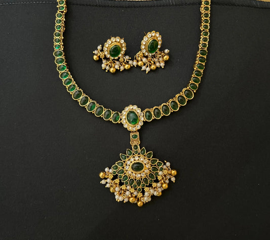 Green stone short necklace Mandira Silks